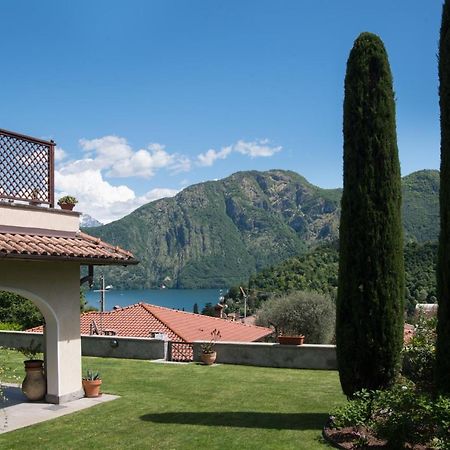 Apartmán Mansarda I Cipressi Lenno Exteriér fotografie