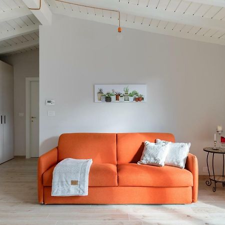Apartmán Mansarda I Cipressi Lenno Exteriér fotografie
