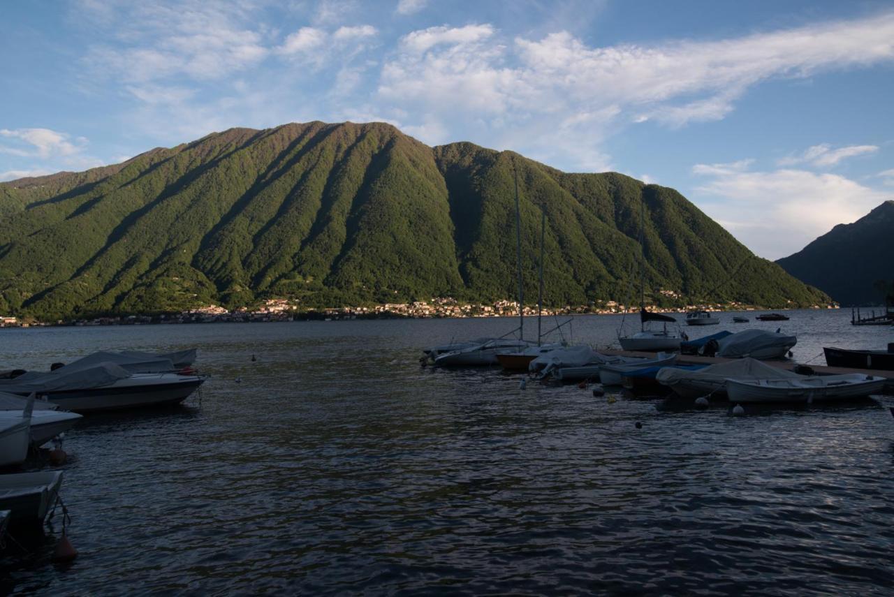 Apartmán Mansarda I Cipressi Lenno Exteriér fotografie