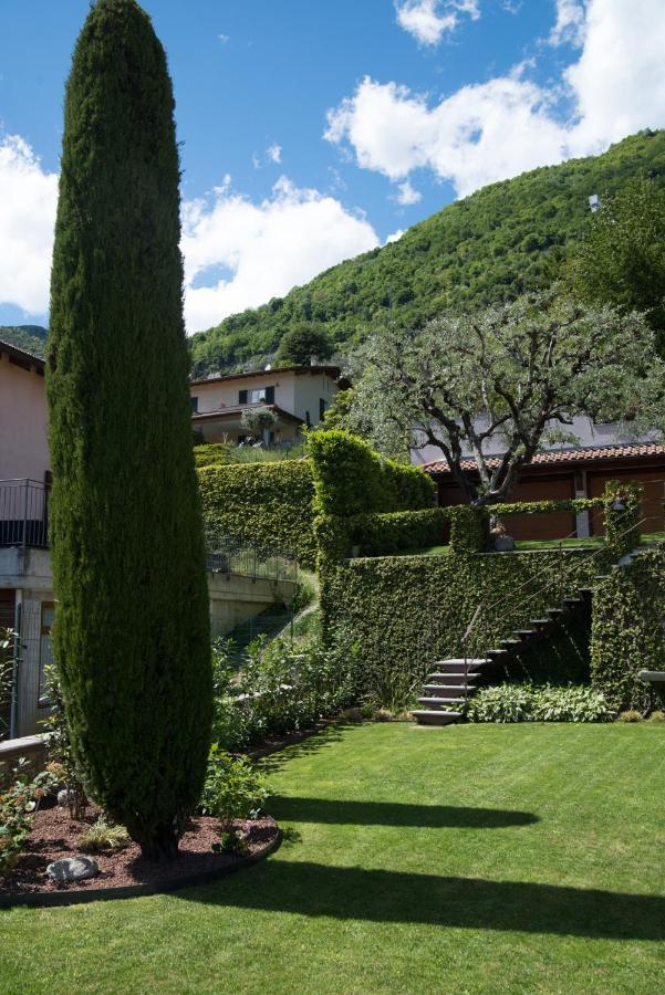 Apartmán Mansarda I Cipressi Lenno Exteriér fotografie