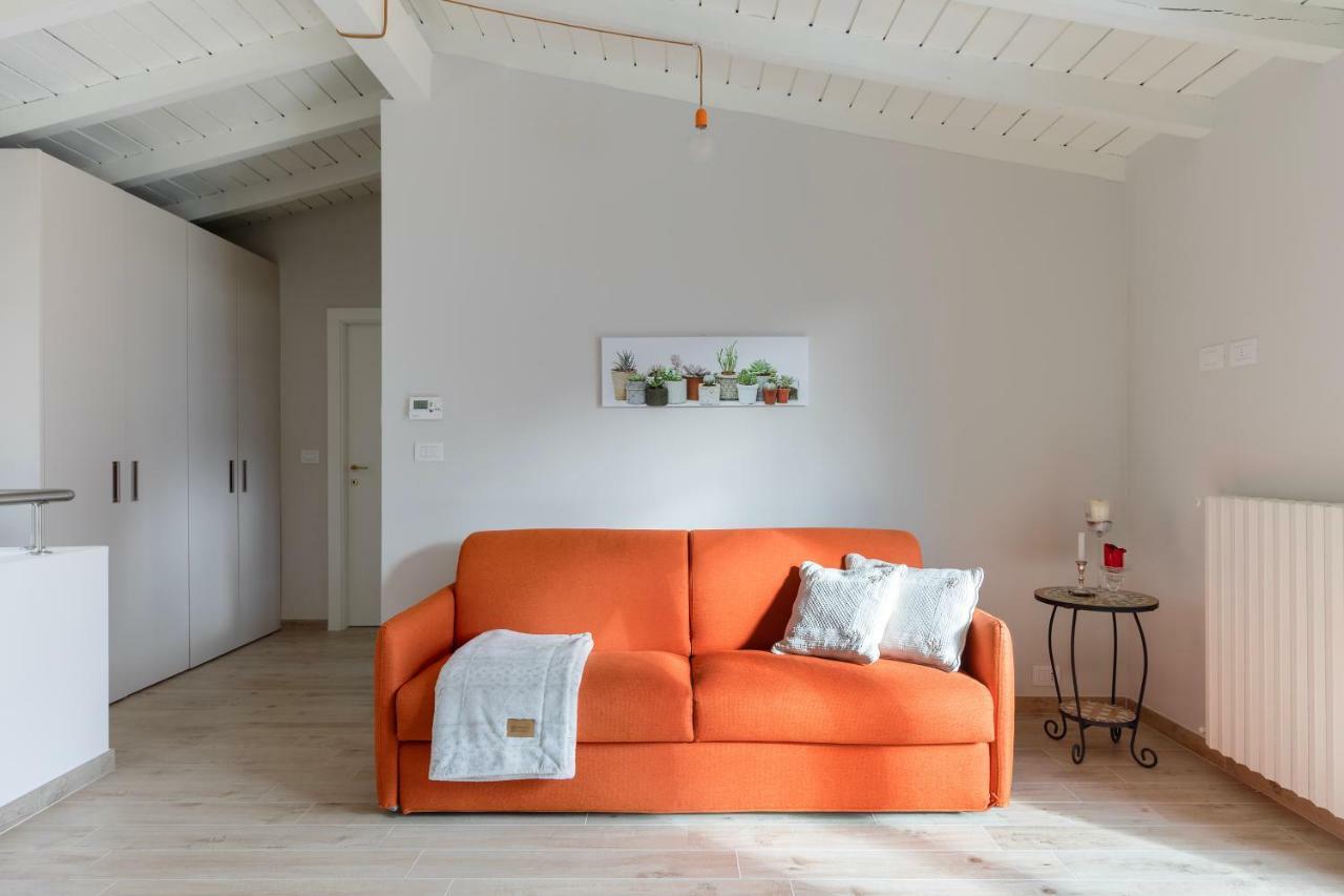 Apartmán Mansarda I Cipressi Lenno Exteriér fotografie