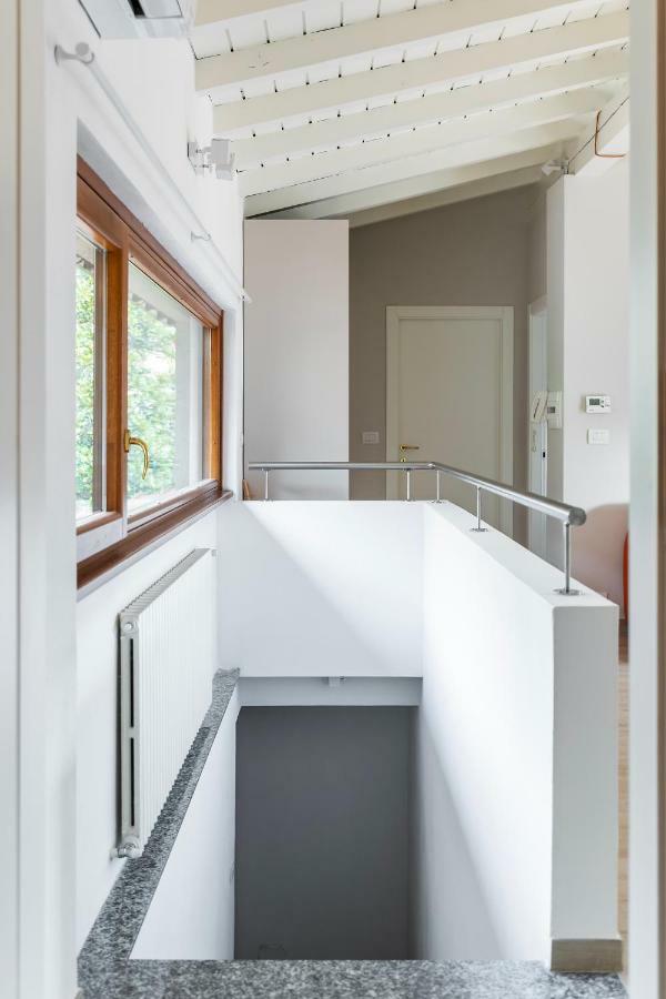 Apartmán Mansarda I Cipressi Lenno Exteriér fotografie