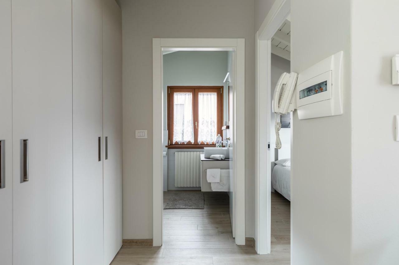 Apartmán Mansarda I Cipressi Lenno Exteriér fotografie