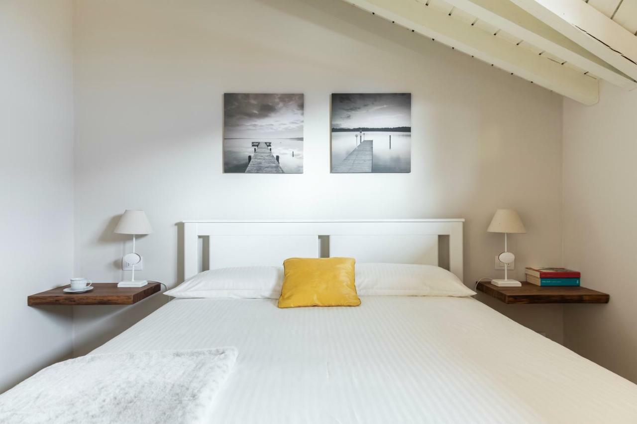 Apartmán Mansarda I Cipressi Lenno Exteriér fotografie