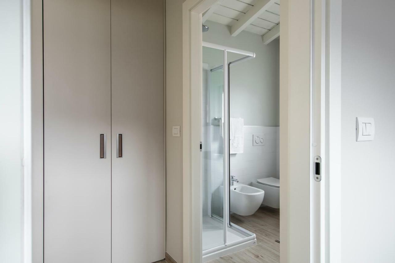 Apartmán Mansarda I Cipressi Lenno Exteriér fotografie