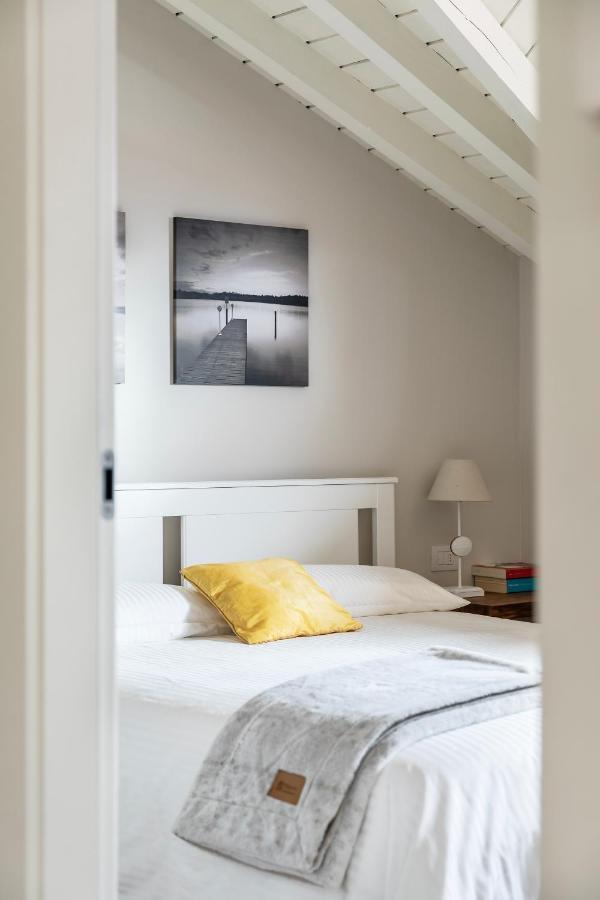 Apartmán Mansarda I Cipressi Lenno Exteriér fotografie